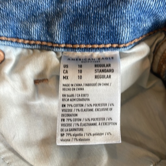 American Eagle Mom Jean - Picture 3 of 3